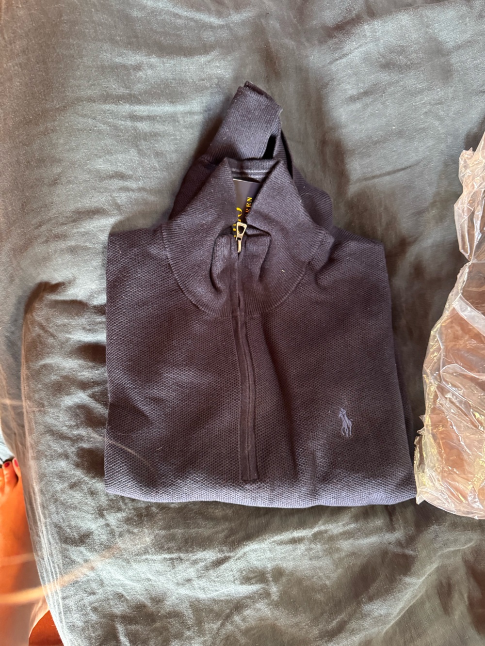 Men’s Mesh knit cotton quarter-zip sweater // small